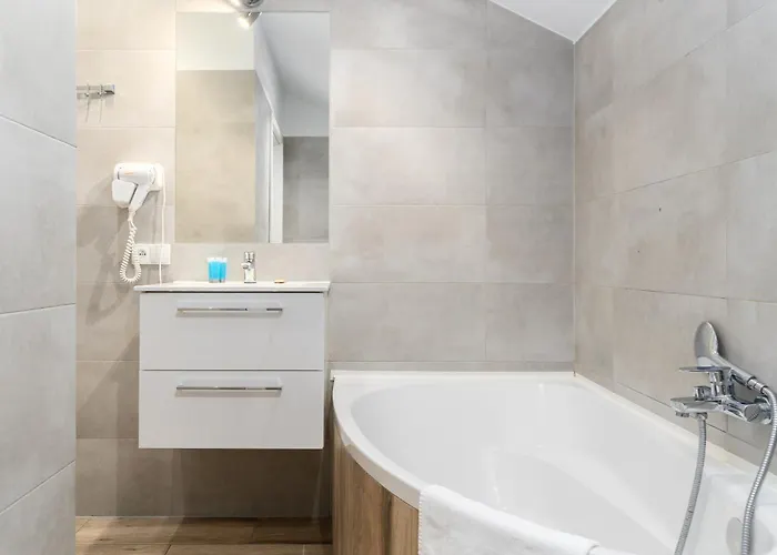 Bosacka Downtown By Bookinghost *