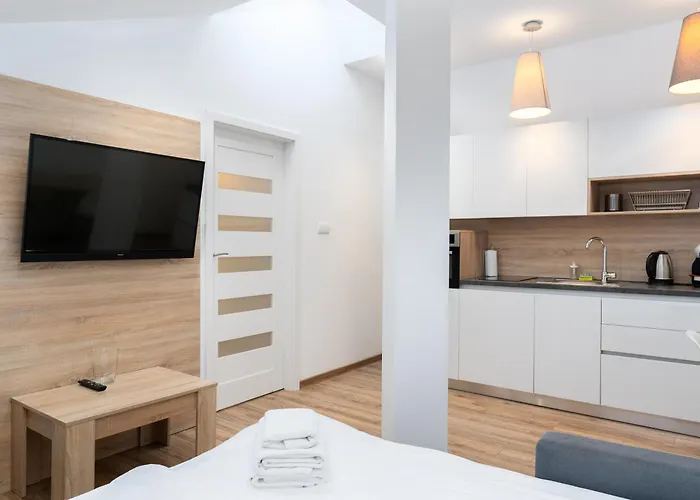 Bosacka Downtown By Bookinghost *